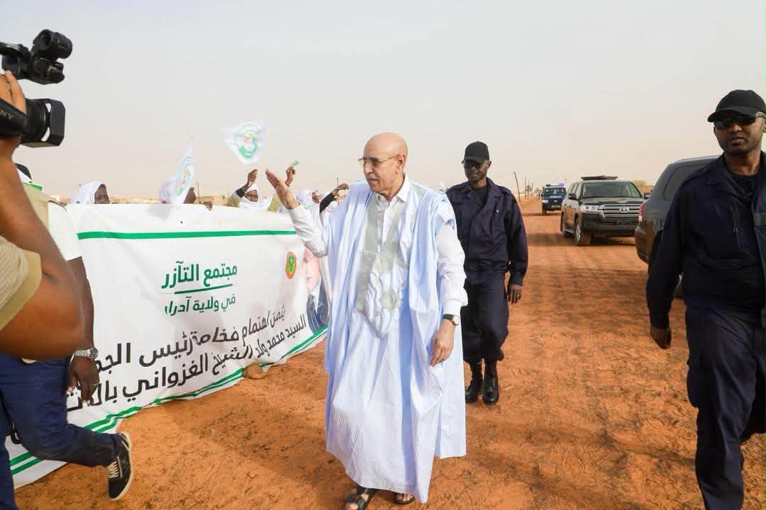 Le Président de la République salue un groupe de bénéficiaires des programmes « Taazour »