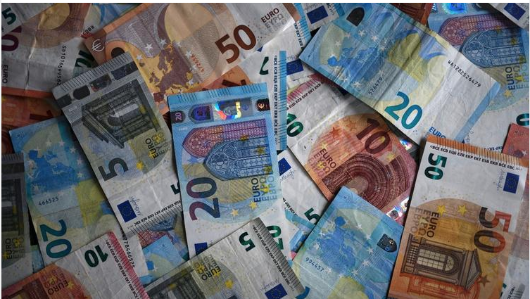 Un réseau de faussaires arrêté par la police et près de 250.000 euros contrefaits saisis