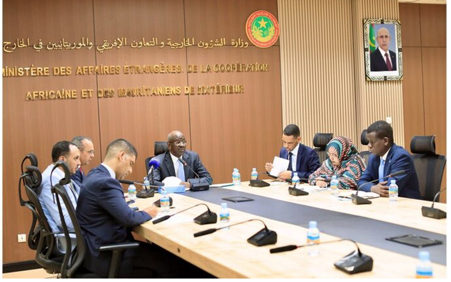 Le ministre des Affaires étrangères a présidé une réunion avec les chefs de missions diplomatiques en préparation de la première édition du Forum des communautés mauritaniennes à l’étranger.