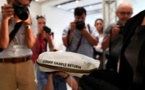 La pochette où Neil Armstrong a mis des bouts de lune vendue 1,8 million de dollars