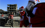 En Syrie, le père Noël fait escale à Raqa ravagée