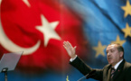 Erdogan tend un rameau d'olivier à l'Allemagne et l'UE