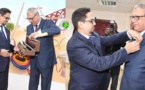 Le ministre de la culture et de l’artisanat décore le compositeur de l'hymne national Le ministre de la culture et de l’artisanat décore le compositeur de l'hymne national