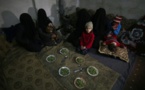 En Syrie, la vie sous terre des habitants d'un fief rebelle pilonné