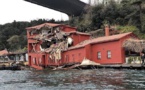 Un cargo de 225 mètres éventre une villa historique à Istanbul