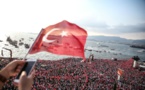 Turquie: des dizaines milliers de supporteurs au meeting du principal opposant d'Erdogan
