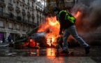 Sirènes et fumées noires : au coeur de Paris, des touristes stupéfaits du chaos
