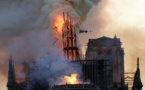 Notre Dame de Paris, défigurée mais encore debout, sera "rebâtie" promet Macron