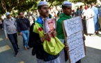 Algérie: nouvelle forte mobilisation, hommage à un militant mort en prison