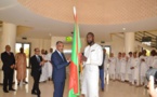 Au nom du Président de la République le Premier ministre remet le drapeau national au capitaine de l’équipe les Mourabitounes