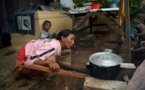 Au Cambodge, un bidonville au milieu des tombes