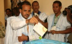 Le candidat Mohamed Lemine El Mourteji El Wafi vote au bureau 2 dans la Direction des Domaines dans la moughataa de Tevragh Zeina