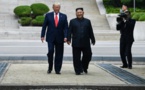 Trump entre à pied en Corée du Nord avec Kim Jong Un