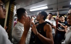 Manifestations, grève et blocage du métro plongent Hong Kong dans le chaos