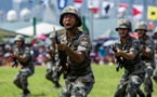 Hong Kong: troupes chinoises à la frontière, Trump s'implique