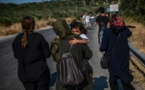 A Lesbos, 1.200 réfugiés transférés pour "sortir de l'enfer" de Moria