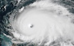 L'ouragan Dorian s'acharne sur les Bahamas, évacuations en Floride