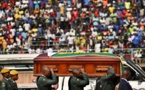 Le Zimbabwe et l'Afrique saluent le très controversé "héros" Mugabe
