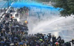 Lacrymogènes et cocktails Molotov: nouvelles scènes de violence à Hong Kong