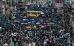 Hong Kong: lacrymogènes et canon à eau contre des manifestants en colère après des agressions