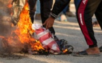 Des manifestants attaquent l'ambassade américaine à Bagdad après des raids