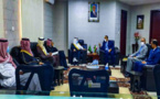 Le ministre des Affaires étrangères s’entretient avec le conseiller de cabinet royal du Royaume d'Arabie Saoudite