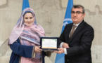 La Mauritanie reçoit le bouclier de félicitations à la fin de son mandat à la tête du Groupe Proche-Orient et Afrique du Nord à la FAO