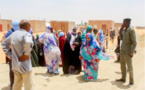 La présidente de la région de Nouakchott, supervise une opération de désenclavement d’un quartier à Toujounine