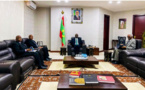 Le ministre des Affaires étrangères reçoit les lettres figurées de l’ambassadeur sud-africain