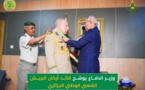 Le ministre de la défense décore le chef d’état-major de l’armée nationale populaire algérienne de l’ordre de Commandeur de l’Ordre du Mérite National Le ministre de la défense décore le chef d’état-major de l’armée nationale populaire algérienne de l’ordre de Commandeur de l’Ordre du Mérite National