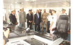 Le ministre de la défense rend visite au navire hôpital chinois “Salam” Le ministre de la défense rend visite au navire hôpital chinois “Salam”