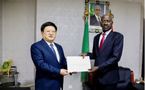 Le ministre des affaires étrangères reçoit une copie des lettres de créance du nouvel ambassadeur de Chine