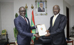 Le ministre des affaires étrangères reçoit une copie figurée des lettres de créance de l’ambassadeur du Sénégal