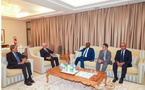 Le ministre des affaires étrangères rend visite au président de la chambre des députés marocaine à sa résidence à Nouakchott