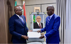 Le ministre des Affaires étrangères reçoit une copie des lettres de créance de l’ambassadeur de Côte d’ivoire