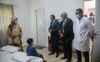 Le délégué général à ‘’TAAZOUR” rend visite à une famille dont le fils a subi une opération réussie de transplantation rénale au CNC.