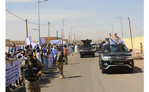 Imposant accueil populaire du Président de la République à son arrivée dans la ville de Néma