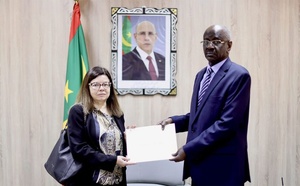 Le ministre des Affaires étrangères reçoit copie des lettres de créance de la nouvelle ambassadrice d’Italie