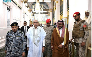 Le Président de la République visite la Mosquée du Prophète et prie dans la Rawdah Al-Sharifah