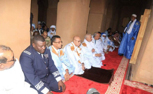 Le Président de la République accomplit la prière du vendredi à l’ancienne mosquée de Ouadane