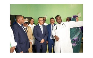 Le Ministre de la Santé et le Ministre Délégué auprès du Ministre de l’Intérieur visitent les établissements de santé à Kaédi