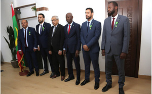 Le ministre des Domaines remet des décorations à plusieurs fonctionnaires de son département