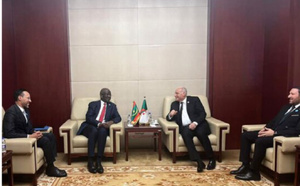 Le ministre des Affaires étrangères rencontre son homologue algérien