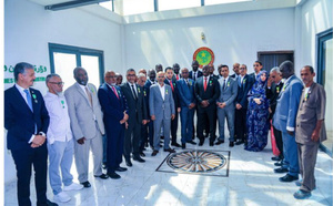 Le ministre des Mines et de l’Industrie décore des fonctionnaires et employés du ministère