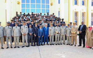 Le ministre de l’Intérieur décore des fonctionnaires, du département