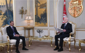 Le ministre de la Culture, envoyé spécial du Président de la République remet un message écrit au Président tunisien