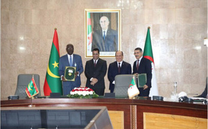 Le Premier ministre et son homologue algérien supervisent la signature de plusieurs accords