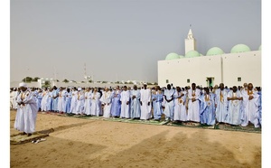 Le Président de la République accomplit la prière de l’Aïd al-Adha à la Grande Mosquée Ibn Abbas