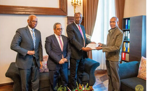 Le ministre de l’élevage remet un message du Président de la République au Président de Madagascar