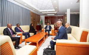 Le président de l’Union nationale du patronat mauritanien et la ministre des Affaires étrangères de Guinée-Bissau examinent le renforcement de la coopération économique